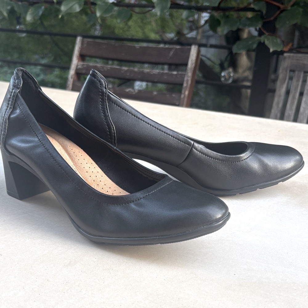 Clarks real leather black block heels - like NEW